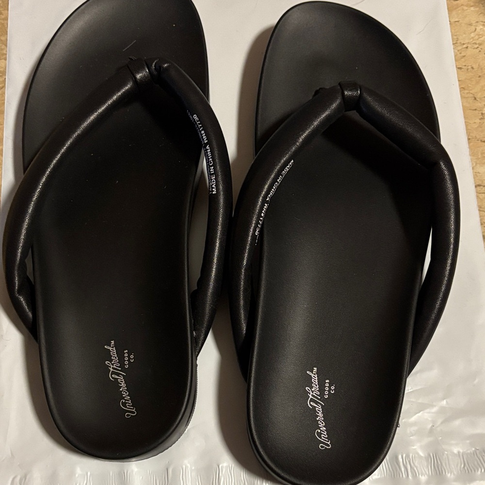 Universal Thread Black Sandals